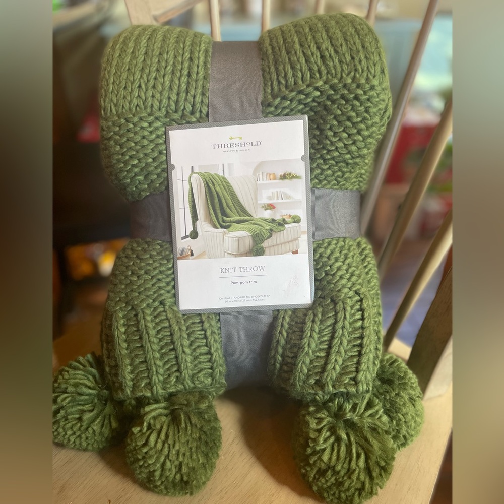 Brand new Knit Throw Pom -Pom trim